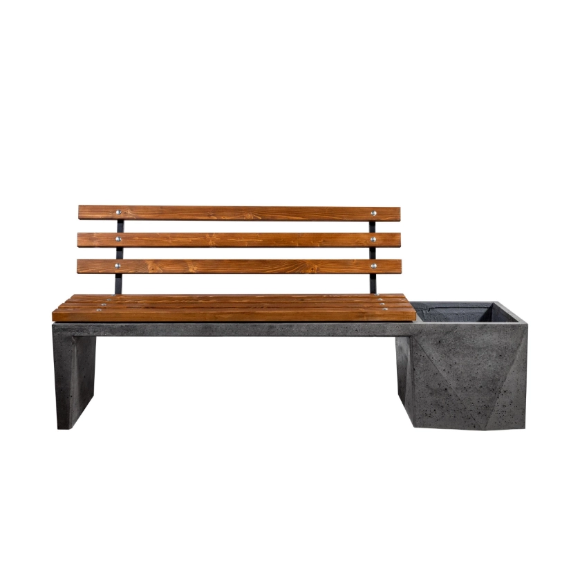 Бетонная скамейка с деревянными спинками и горшками