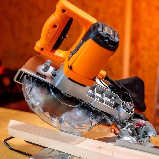 Пила циркулярна Villager VMS 1100-210 