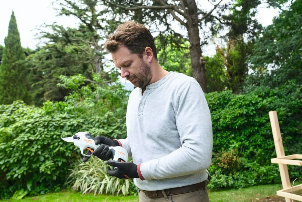 Аккумуляторный секатор VA05-011-6211 ASA 20.0 