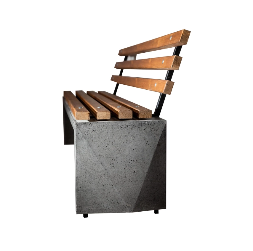 Бетонная скамейка с деревянными спинками