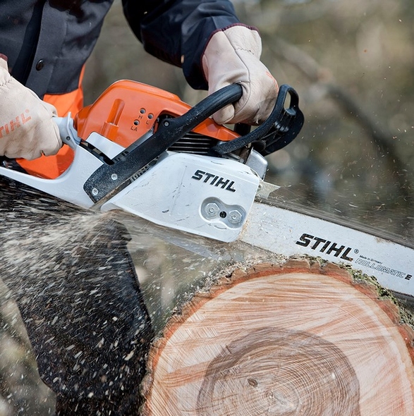 Ferestrău pe benzină Stihl MS230
