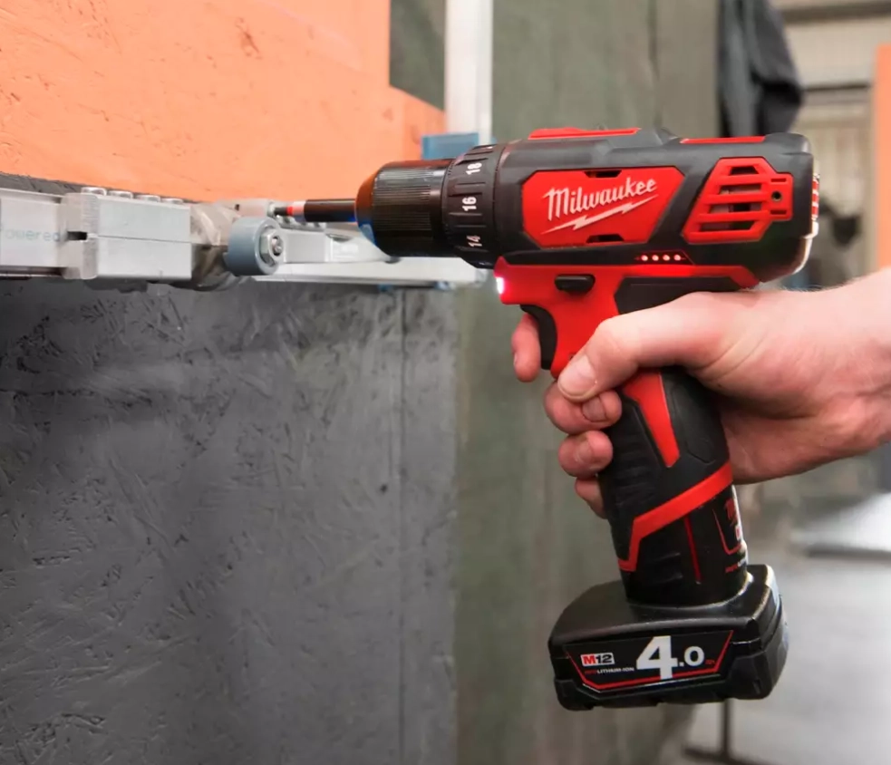 Mașină de înșurubat Milwaukee M12BDD-202C